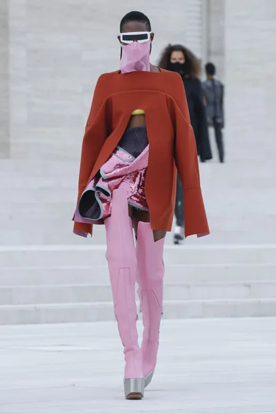 Look 11